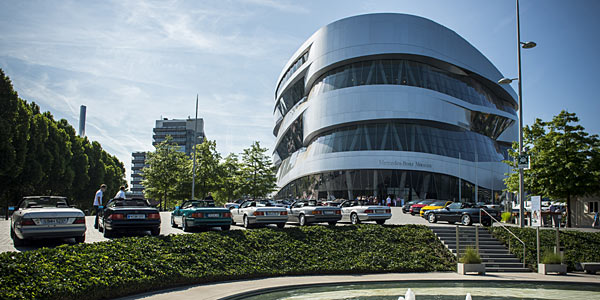 Mercedes-Museum lädt BMW-Mitarbeiter ein (aktualisiert)