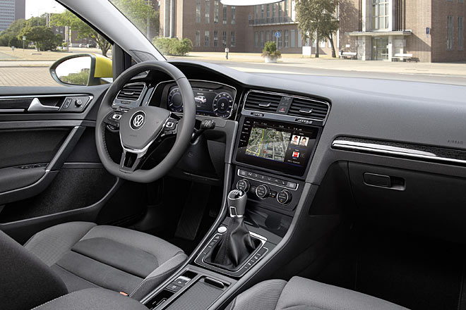 Im Interieur setzt VW auf die neuesten Infotainmentgeräte mit größeren Bildschirmen, (teilweise) schöneren Oberflächen und neuem Bedienkonzept