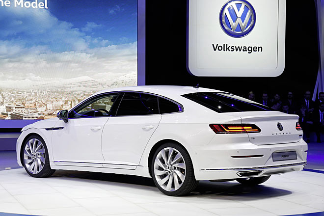 Erstmals trägt ein VW den Modellschriftzug mittig und gesperrt