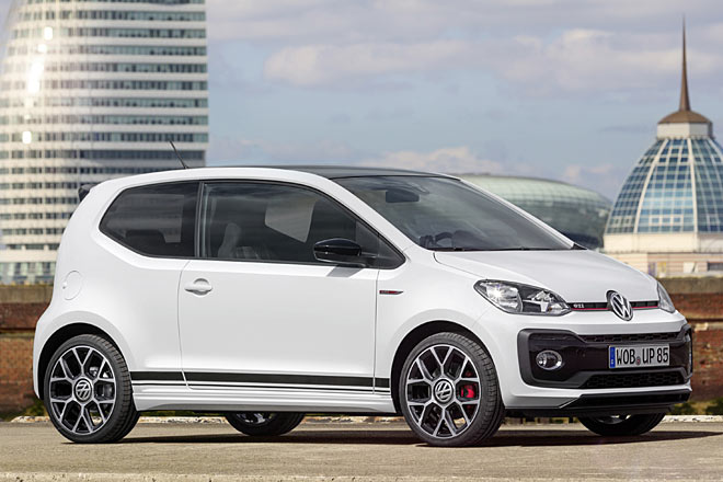 Anfang 2018 bringt VW den Up als GTI. Er trägt die GTI-Streifen des Ur-GTI und schicke 17-Zoll-Räder. An der Vorderachse gibt es rote Bremssättel