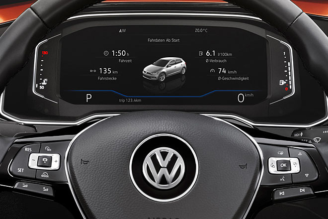 Erstmals liefert VW die digitale Instrumentierung in einem Kleinwagen. Es handelt sich um die zweite Generation des sog. AID mit separater Tankuhr und Kühlwasseranzeige