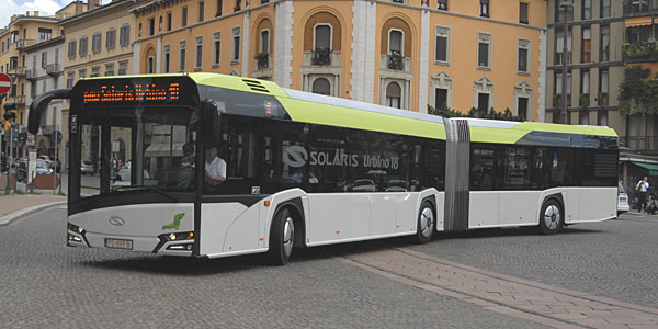 74 Gelenkbusse von Solaris für Düsseldorf