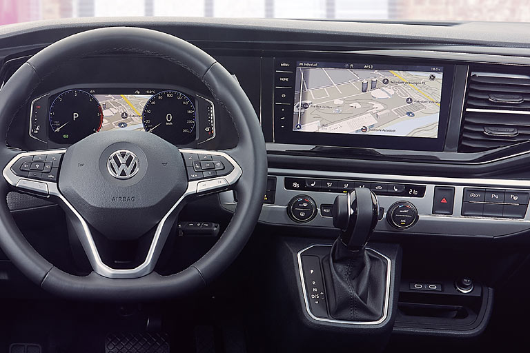 Die Symmetrie, die Rändelräder an den Luftduschen und die gute Erreichbarkeit der Klimabedieneinheit hat VW geopfert