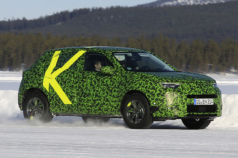 In Nordschweden testet Opel aktuell den neuen Mokka. Das kleine SUV basiert künftig wie der Corsa auf der EMP1-Plattform von PSA, das Design wird deutlich geschärft
