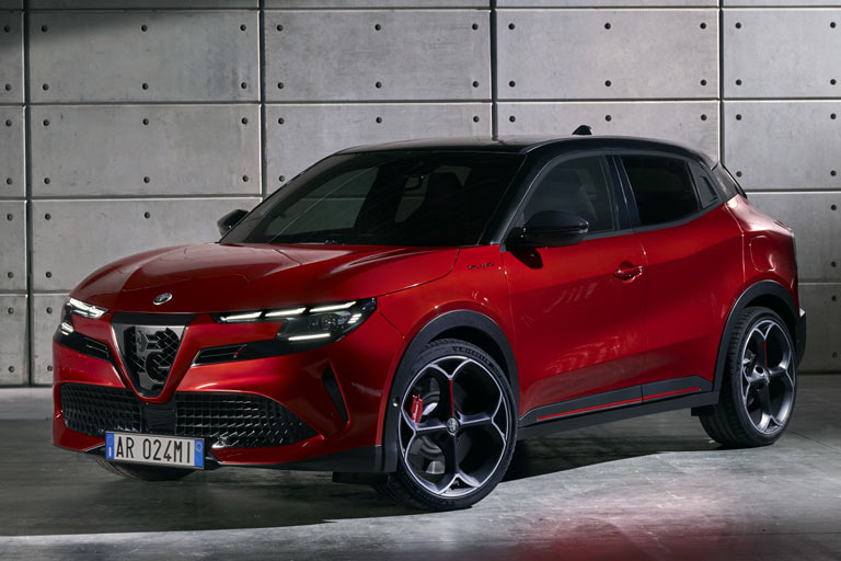 Gestatten, Alfa Romeo Milano. Die italienische Stellantis-Marke hat mit dem B-SUV erstmals seit langem ein neues Auto vorgestellt – in Milano