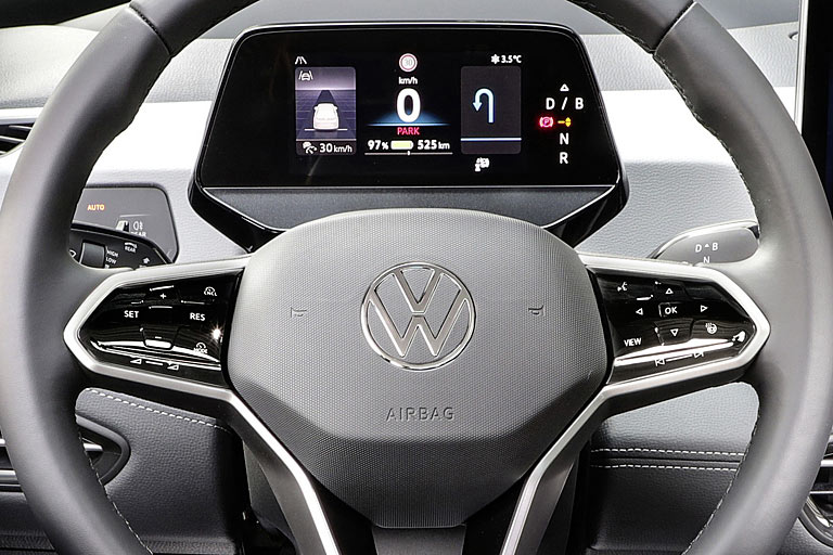 Das Lenkrad will VW ebenfalls optimiert haben, touchfrei oder matt ausgefhrt wie im Passat ist es noch immer nicht