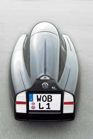 Futuristischer Anblick: Der niedrige 1-Liter-VW von hinten