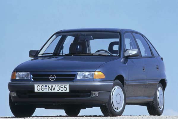 Die auf der IAA 1991 zeitgleich mit dem VW Golf III prsentierte erste Astra-Generation sollte das schlechte Kadett-Image vergessen machen
