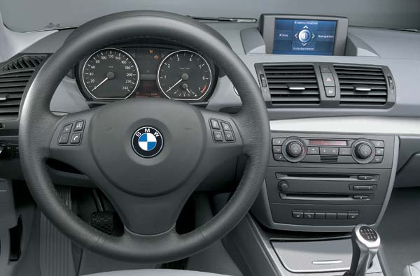 1er-Cockpit aus der Nhe: Sachlich, schlicht, funktional, gut – kurzum: BMW-like