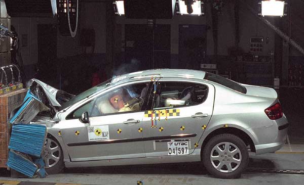 EuroNCAP Juni 2004: 5/4/2 Sterne fr den Peugeot 407
