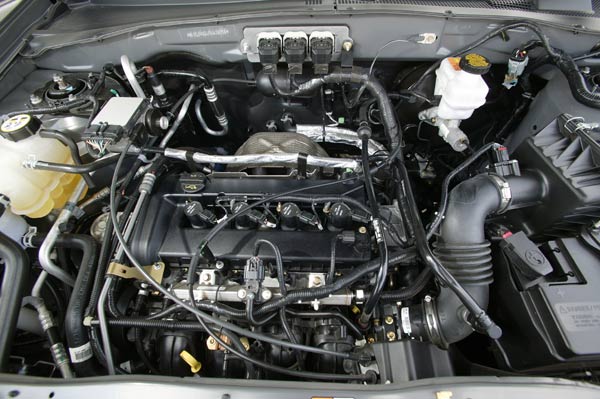 Basisantrieb ist jetzt ein 2,3 Liter-Vierzylinder mit mehr Kraft und EU4-Einstufung. Auch der V6 leistet mehr als bisher