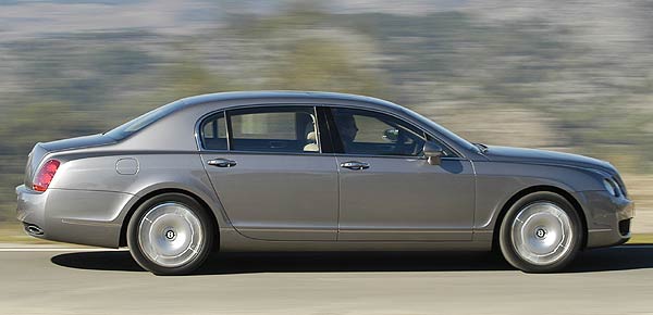 Die Limousine wurde parallel zum bereits eingeführten GT Coupé entwickelt. Merkmale sind ein längerer Radstand sowie erhöhte Dachlinie und steilere Frontscheibe