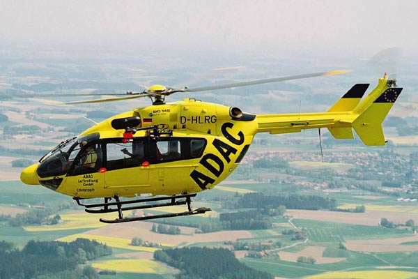 Der EC145 ist eine Weiterentwicklung der BK117. Der ADAC fliegt derzeit zwei Maschinen dieses Typs von Mainz und Senftenberg aus. Daten: 2x770 PS, Abfluggewicht max 3.585 kg, 243 km/h