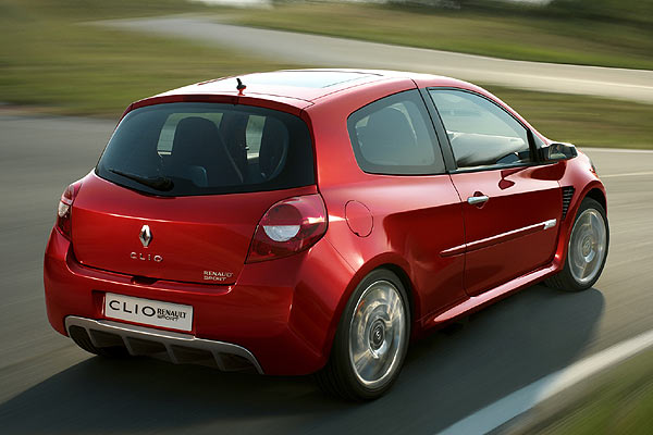 Am Heck verbaut Renault jedenfalls beim Concept Car einen echten Diffusor, »
