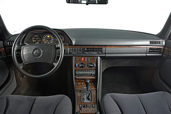 Blick ins 126er-Interieur mit Airbag-Lenkrad