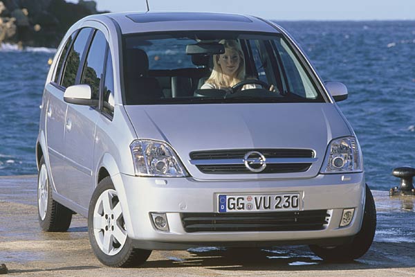 Weitere Bilder hat Opel bisher nicht verffentlicht, auch nicht von der OPC-Version. Foto zeigt das jetzt auslaufende Frontdesign zum Vergleich