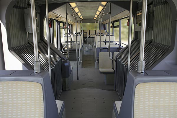 Blick in den Fahrgast-Raum: Acht Personen pro Quadratmeter Stehfläche sind zugrundegelegt