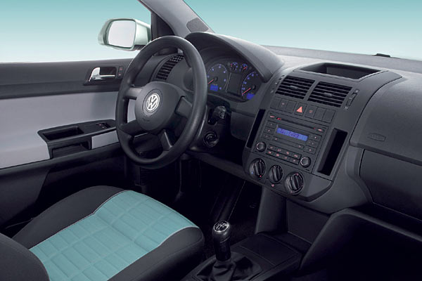 Im Interieur entspricht der BlueMotion bis auf das spezielle Sitzpolster-Muster der Serie