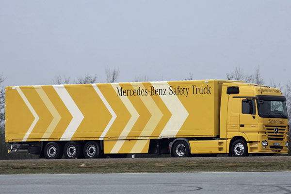 Alle Sicherheits-Details im jetzt vorgestellten »Safety Truck« sind aktuell verfügbar