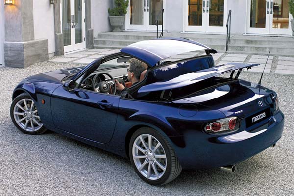 Voraussichtlich bereits im September ergnzt Mazda die MX-5-Palette um eine Variante mit elektrisch betriebenem Klappdach. Der Verkaufsname wird Roadster-Coup lauten