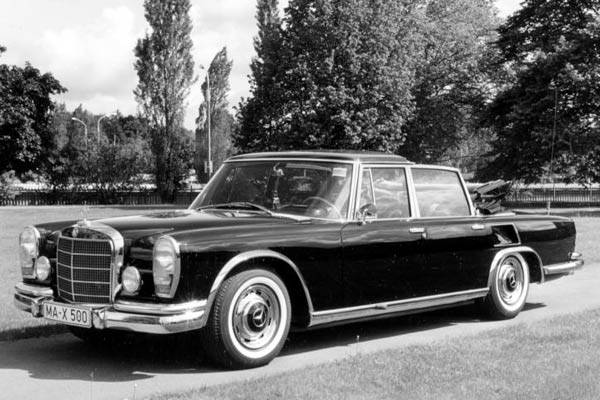 Beim Thema Landaulet denkt man aber weniger an die alten Maybachs, sondern vor allem an den Mercedes 600 der Baureihe W 100, die von 1964 bis 1981 gebaut wurde