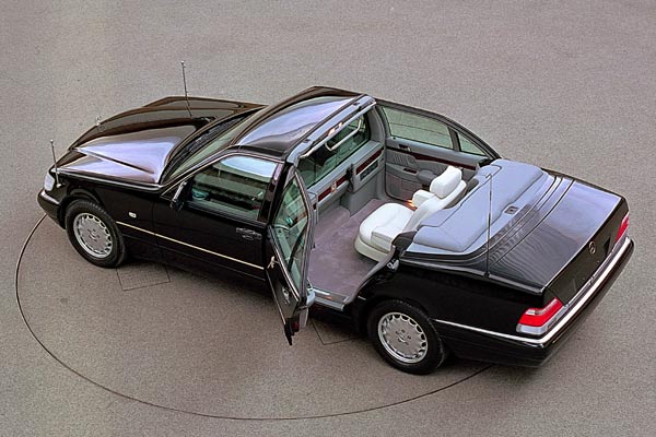 Vor dem 600er gab es diverse Mercedes-Landaulets, danach nur noch dieses Einzelstck fr den Papst. Basis ist ein S 500 der Baureihe W 140