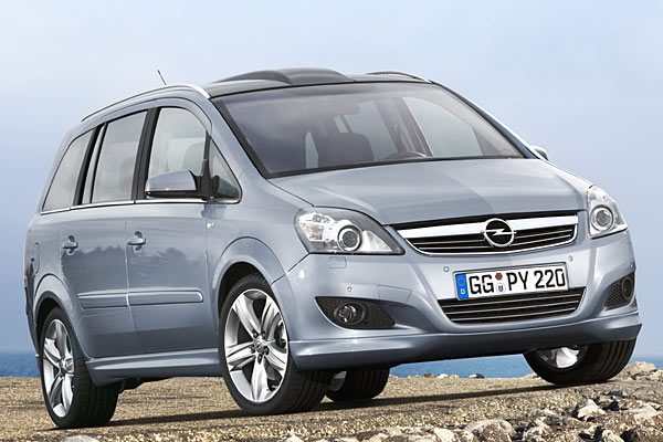 Opel berarbeitet den Zafira. Ab Februar 2008 gibt es eine modifizierte Frontschrze in V-Form, »