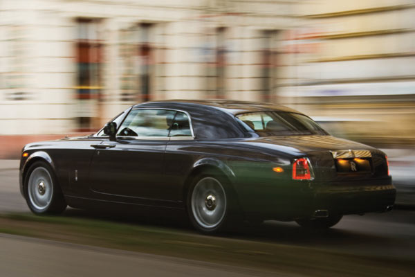 Rolls-Royce sieht das Coupé als fahraktivstes Phantom-Modell