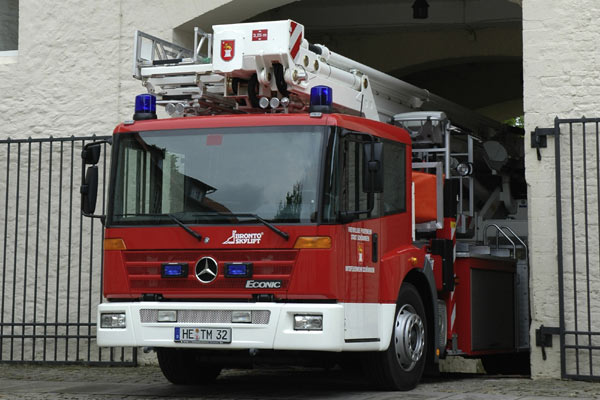 Diese Drehleiter der Freiwilligen Feuerwehr Schningen (Niedersachsen) ist nur 3,25 Meter hoch