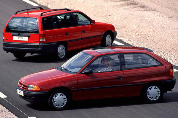 Schlechtes Bild, aber der erfolgreichste Opel aller Zeiten: Die erste Astra-Generation wurde zwischen 1991 und 1998 insgesamt 4,13 Millionen Mal gebaut