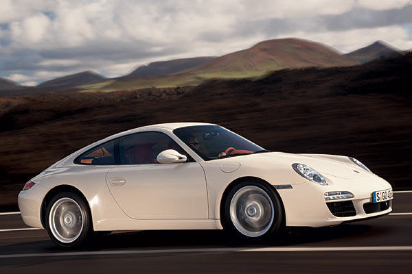 Porsche hat seinem Klassiker nur behutsame Retuschen angedeihen lassen. So bleibt die Seitenansicht nahezu unverndert, »