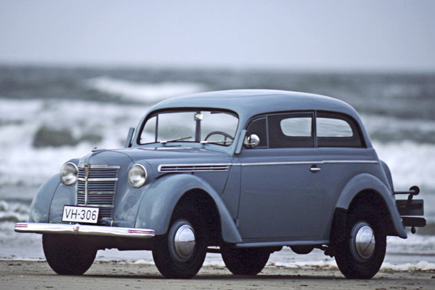 Noch ohne Buchstaben, aber schon unter dem Namen Opel Kadett rollt die erste Generation whrend des Zweiten Weltkriegs vom Band