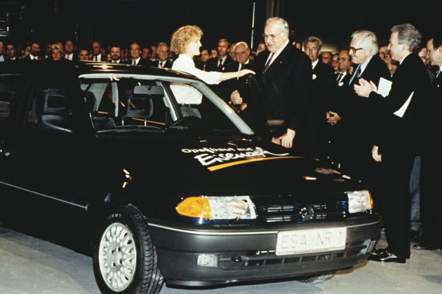 Mit diesem Modell startet Opel im Beisein des damaligen Bundeskanzlers Helmut Kohl die Produktion in Eisenach