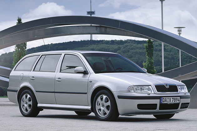 Nach wie vor verkaufen die Tschechen auch den Octavia I als »Tour« in beiden Karosserievarianten – ein ebenso veraltetes wie ausgereiftes Auto auf Basis des VW Golf IV