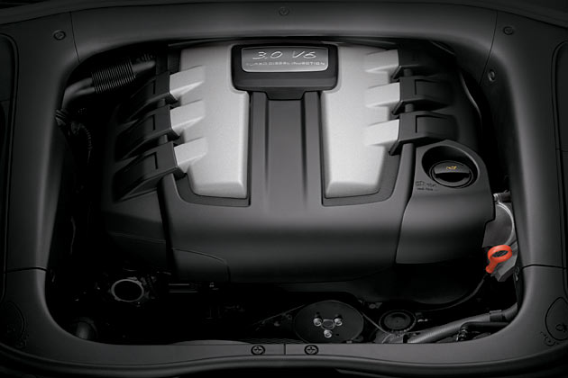 Herzstck ist der von Audi stammende Dreiliter-Diesel mit 240 PS und 550 Newtonmeter Drehmoment, den Porsche vllig unverndert bernimmt. Damit sinkt der Verbrauch auf 9,3 Liter