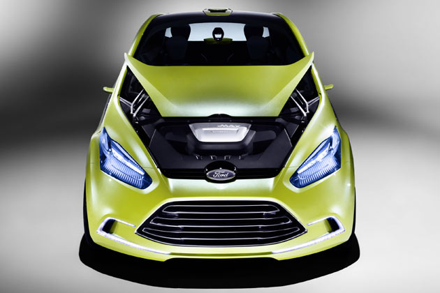 Auch das Motorhauben-Prinzip haben die Ford-Ingenieuere hinterfragt und neu gelst: Die Haube schwenkt so weit auf, bis sie parallel zur Windschutzscheibe steht