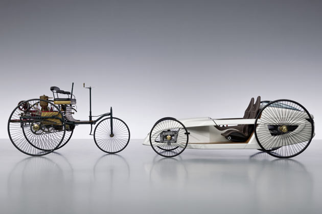 Mit seinen ungleich großen, schmalen Rädern schlägt der »Roadster« die Brücke zum Benz-Motorwagen aus dem Jahr 1886, mit dem die automobile Geschichte begann
