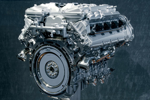 Neuer Topmotor ist ein Fünf-Liter-Achtzylinder mit 510 PS, der das Dickschiff in 6,2 Sekunden auf Tempo 100 beschleunigt. Der Normverbrauch liegt bei 14,9 Litern