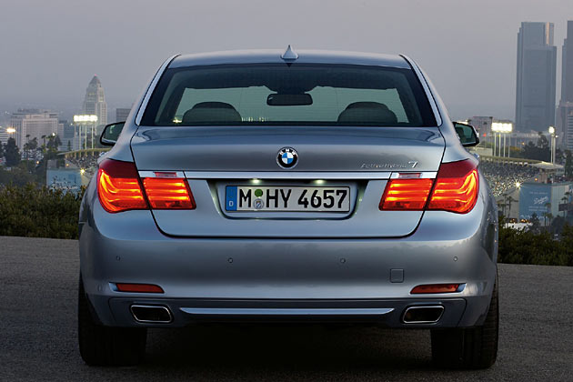 Wann genau und zu welchem Preis der Hybrid-Siebener auf den Markt kommt, verrt BMW noch nicht