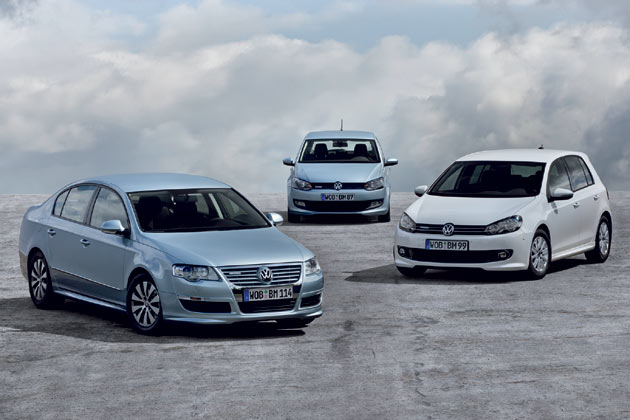 Gleich drei neue BlueMotion-Modelle hat VW im IAA-Gepäck. Der Passat verbraucht nach der Norm 4,4 Liter, der Golf nur 3,8 und der Polo sagenhafte 3,3