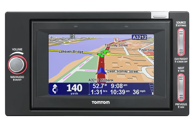 Mit dem Go I-90 bringt TomTom erstmals ein Nachrüst-Navigationsgerät zum Festeinbau auf den Markt