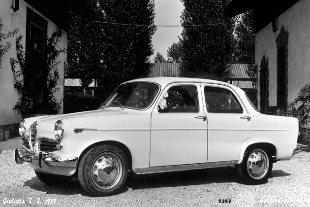 Rückblende: Die Alfa Giulietta, hier ein viertüriger Berlina, erschien 1954 zunächst als Coupé