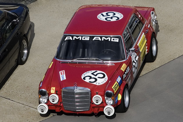... weitgehend dem historischen Vorbild entspricht. Der 300 SEL 6.8 AMG alias »die rote Sau« machte 1971 beim 24-Stunden-Rennen von Spa-Francorchamps Furore und AMG bekannt