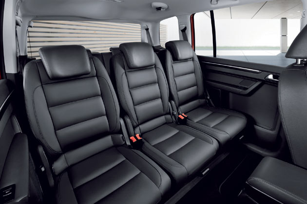 Das Sitzkonzept bleibt unverndert: Die Einzelsitze in Reihe 2 lassen sich verschieben, klappen, versetzen und herausnehmen, nicht aber in den Fahrzeugboden falten