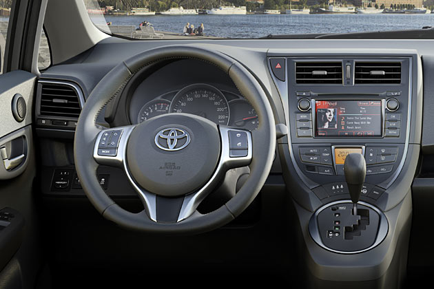 Hier htte Toyota mit etwas mehr Detailliebe agieren knnen. Das Lenkrad scheint unten leicht abgeflacht zu sein