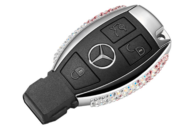 Mercedes bietet – vorerst nur in Japan – einen mit Swarovski-Steinchen besetzen Fahrzeugschlssel an