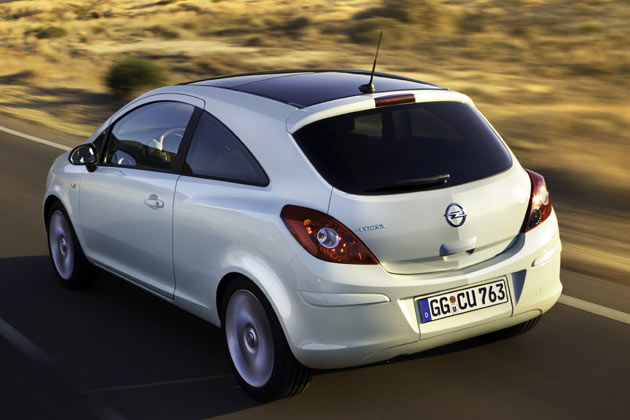 Das Heck des Kleinwagens bleibt vom neuen Opel-Logo und einem wohl betonteren Blinker in den Leuchten abgesehen unverndert, wie »