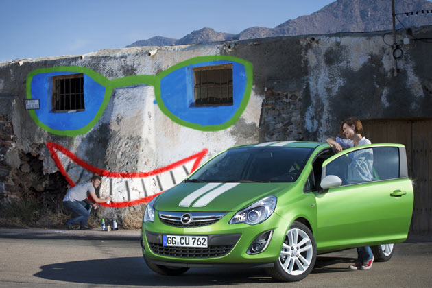 Happyness und Chucks – fr das Bild hat Opel keinen Aufwand gescheut