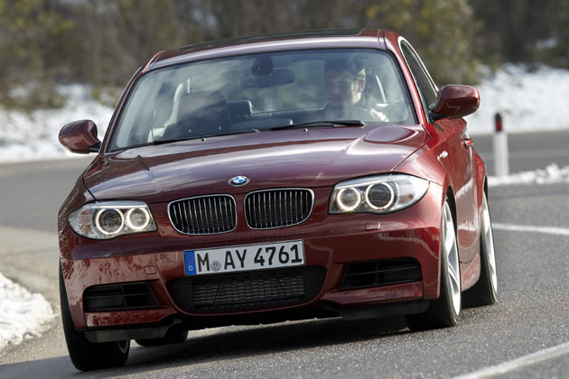 BMW liftet Coupé und Cabrio der 1er-Reihe. Die Modelle kommen im Frühjahr 2011 auf den Markt