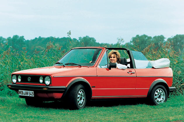 Das Golf I Cabrio erschien 1979 als erstes Cabrio mit festem Überrollbügel, was speziell in dieser Farbkombination zum Spitznamen »Erdbeerkörbchen« führte